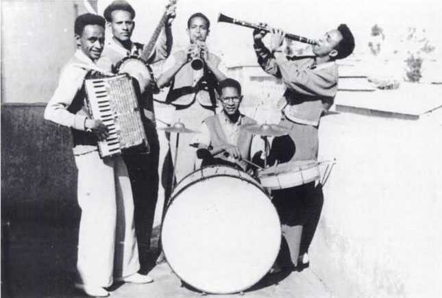 Alemayehu Kahsay (accordion) with Mat'A band members in 1961 (Source New Theatre Auarterly #50)