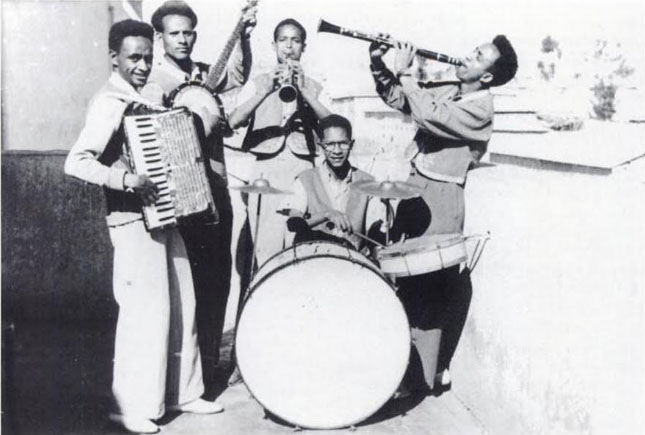 Alemayehu Kahsay (accordion) with Mat'A band members in 1961 (Source New Theatre Auarterly #50)