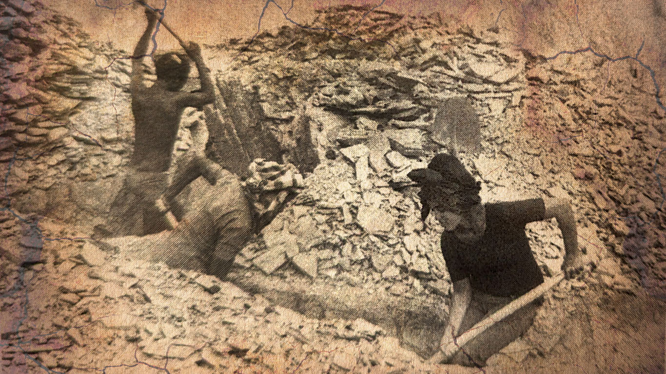 EPLF freedom fighters digging defensive trenches against Ethiopian Derg offensive