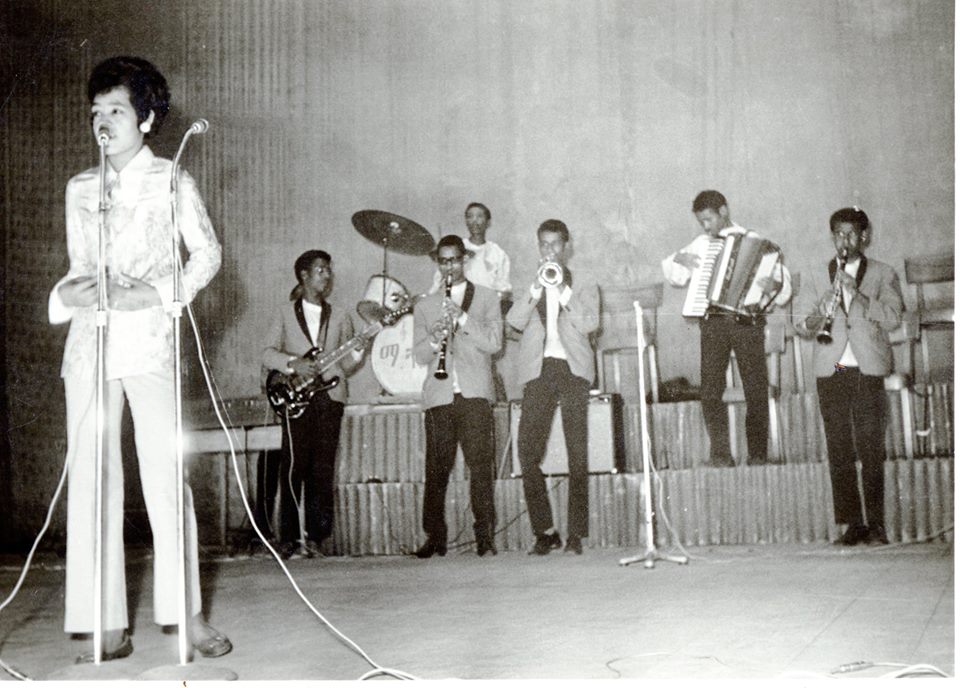 Mat'A members performing)