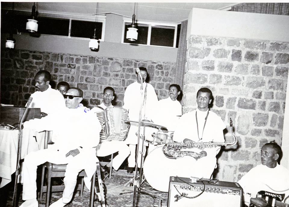 Mat'A members in traditional outfit with Atewebrhan Segid)